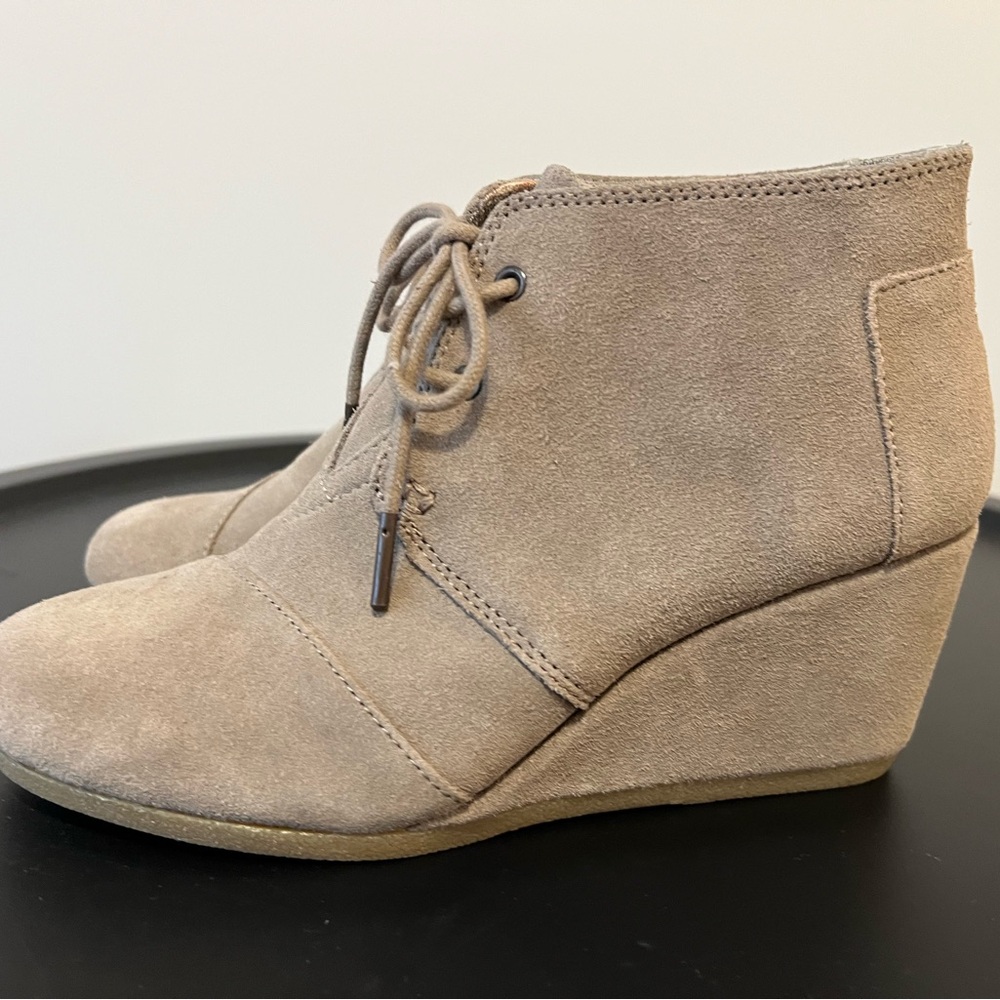 TOMS suede wedge ankle boots taupe size 8